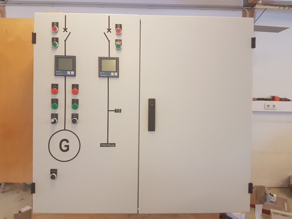 Rafstöðin er 3x400V 40KW. Í stýringunni eru varnarbúnaður þannig að ekki sé möguleiki að óvandað raf…