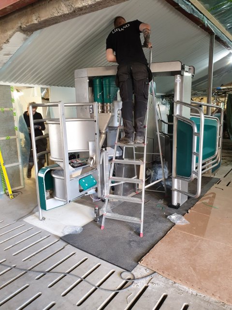 Monobox komið á sinn stað